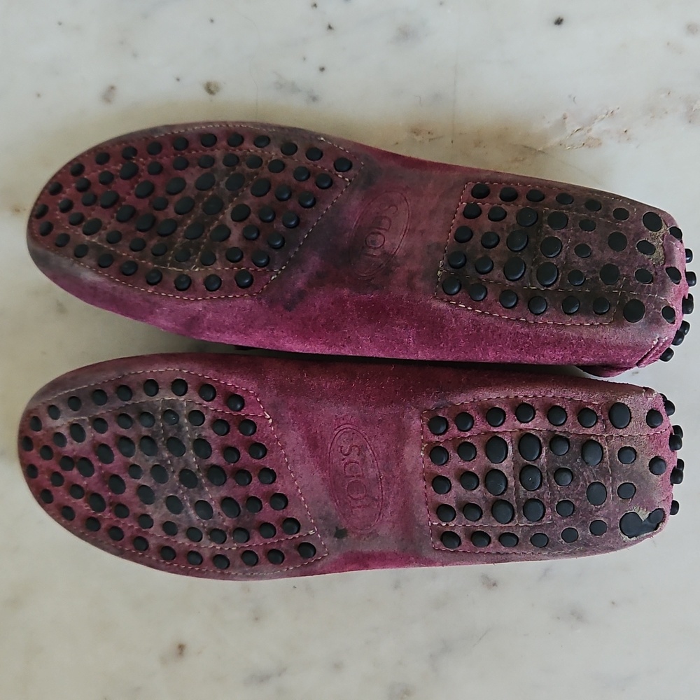 TOD'S: Classic Pink Suede Driving Loafers - Picture 7 of 9